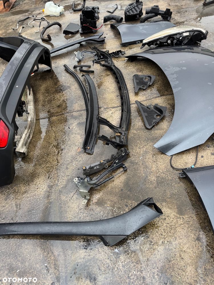 Renault grand scenic 3  grandscenic TEB66  / EA3 / Jz1V / TLALLE / SZHR / SAN513 // D22240 drzwi prawe lewe przednie tylne tył przód kompletny przód grand Scenic 3 szary ciemny drzwi prawe lewe lusterko składane zderzak tył tylni klapa bagażnika klapa tył lampy tył tylnie prawa lewa belka tylnia Podszybie kompletne osłoną słupka prawa lewa zawiasy maski prawy lewy wąż węże klimy podstawa akumulatora zbiorniczek spryskiwaczy filtr powietrza belka dolna przednia na dole zbiorniczek płynu chłodzącego  Lampa prawa lewa bixenon xenon 08120 /260100027r / 89902929  błotnik przód przedni prawy lewy maska pas przedni benzyna tce 130 benzyna zderzak przód przedni pdc 4 czujniki spryski Zenona komplet - 19