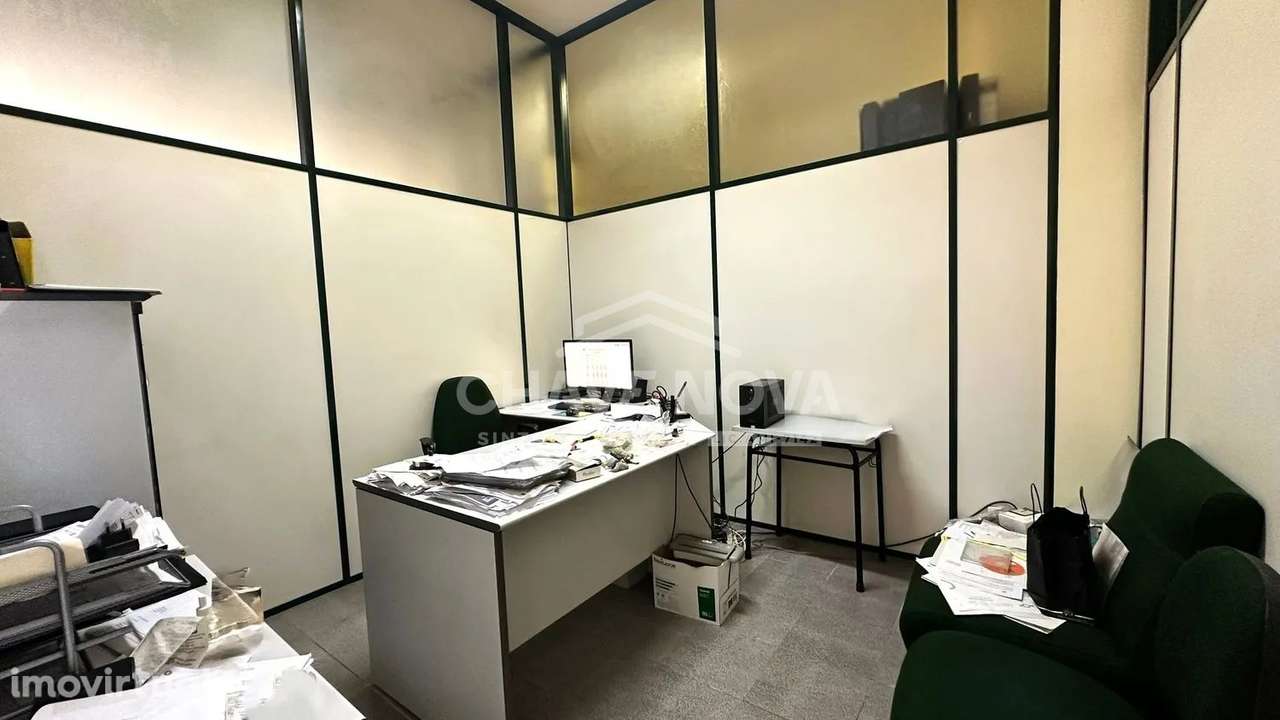 Loja Ampla em Mafamude (Rua da Rasa) - Grande imagem: 4/9