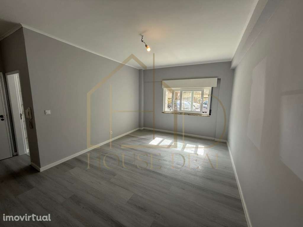 REMODELADO! Apartamento T3 no centro do Laranjeiro. - Grande imagem: 2/8