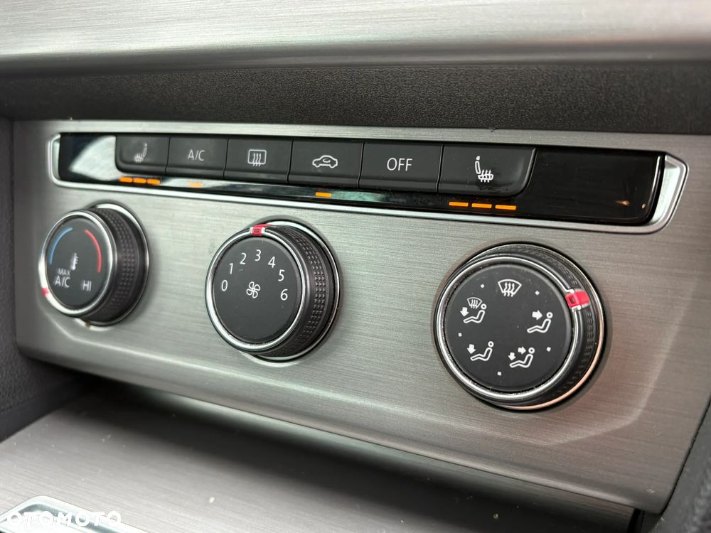 Volkswagen Passat Variant 1.6 TDI SCR BlueMotion Trendline - 17