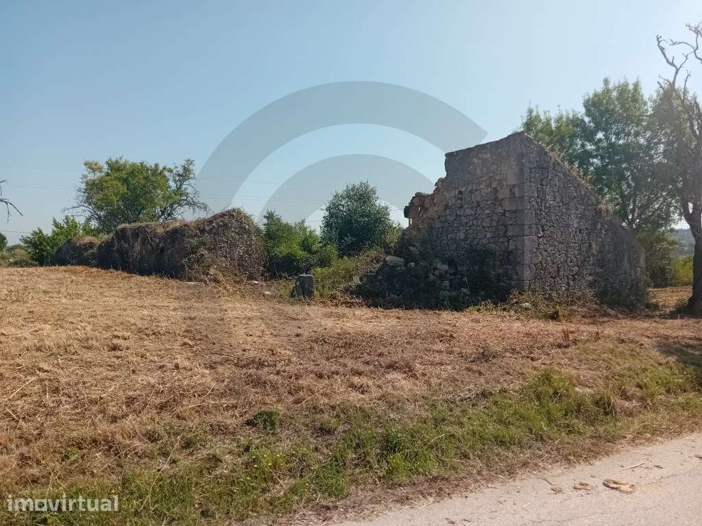 Ruina - Casal Bemposta, Casével, Santarém - Grande imagem: 4/8