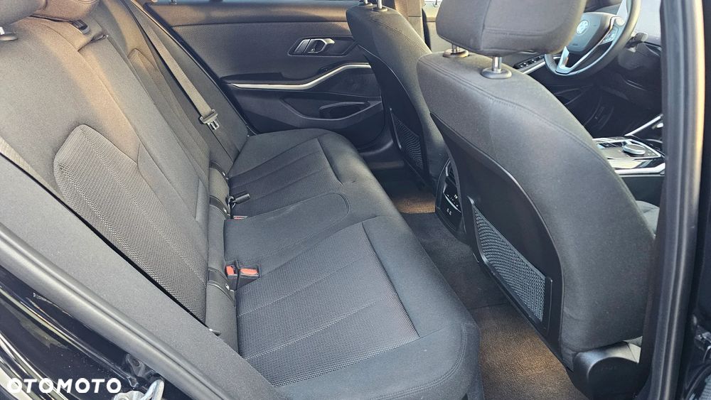 BMW Seria 3 330d xDrive Advantage sport - 18
