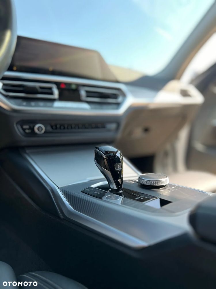 BMW Seria 3 320d xDrive Luxury Line sport - 37