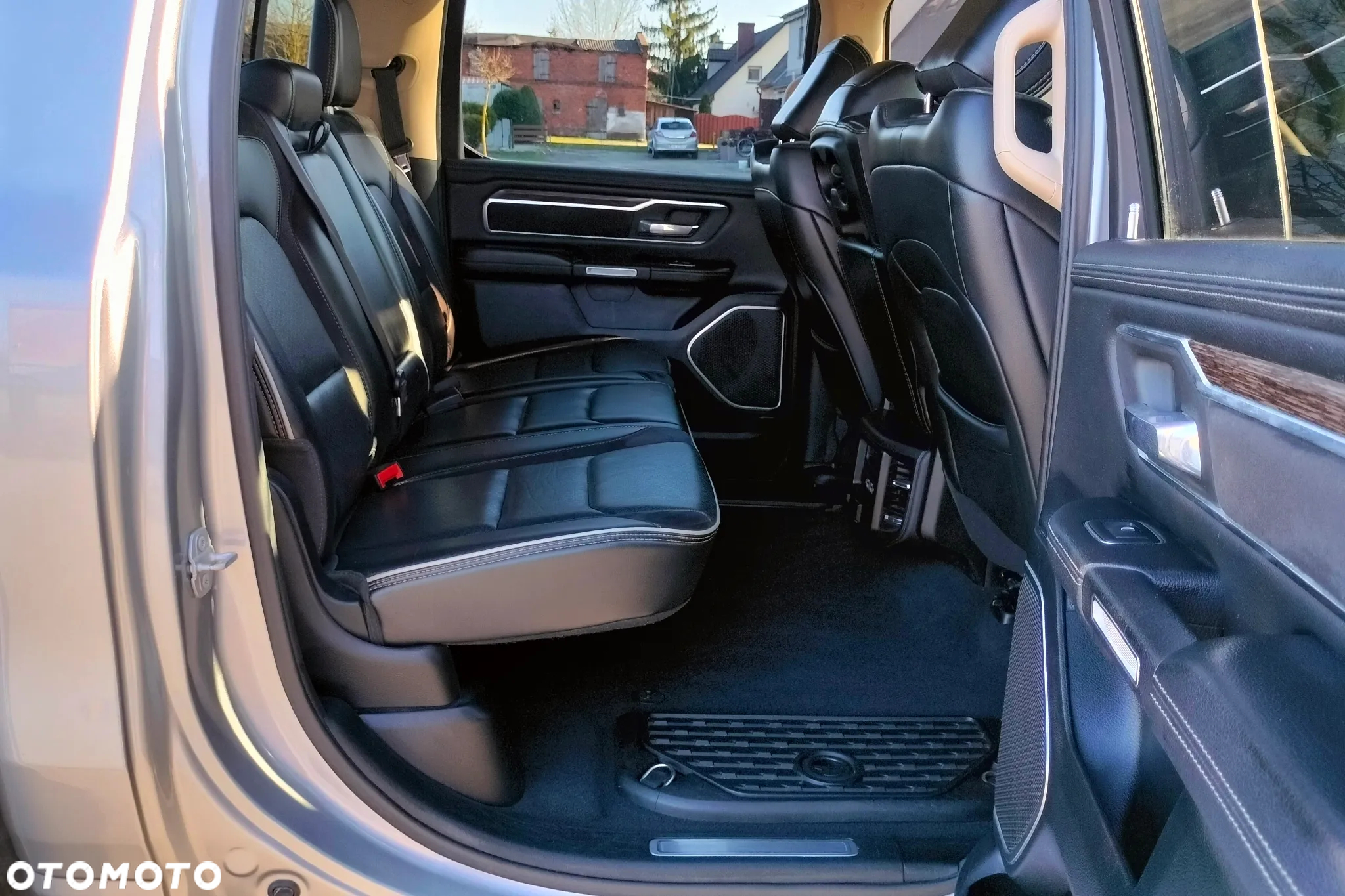 RAM 1500 Crew Cab Shortbed Laramie - 25