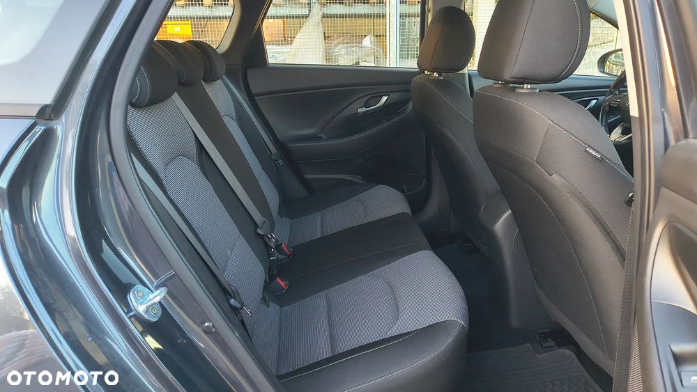 Hyundai i30 1.6 D Classic + DCT - 11
