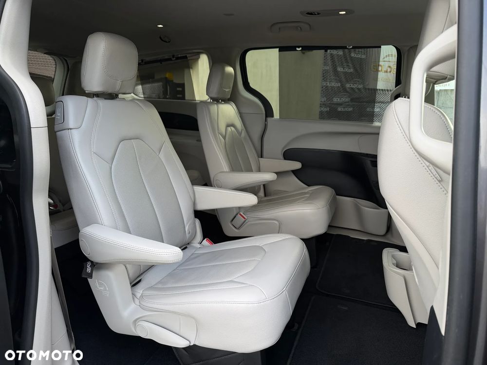 Chrysler Pacifica - 19
