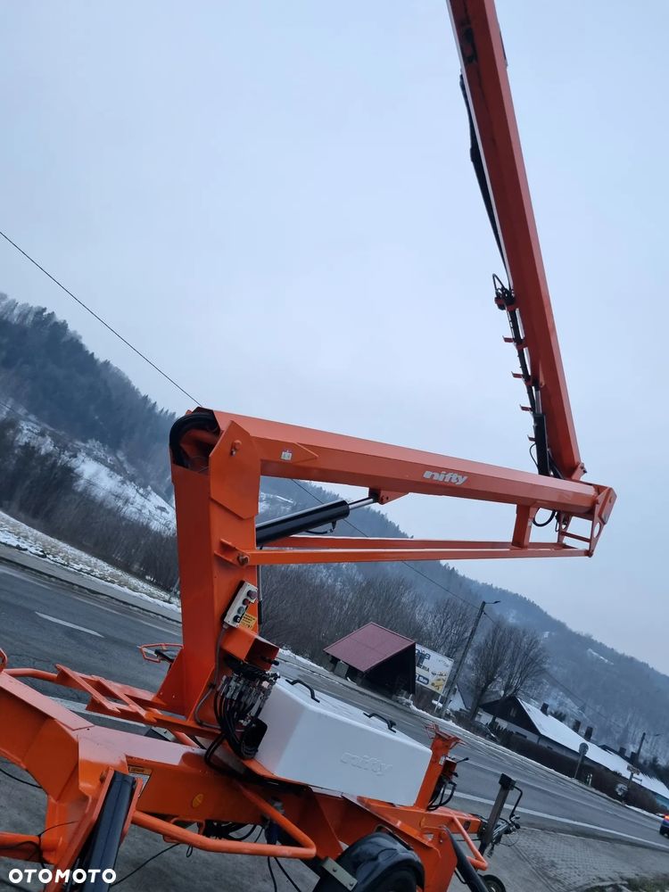 Nifty 170 HAC Zwyżka koszowa 17 metrów Podnośnik. jak Nowa z salonu 2016rok. PRĄD 230v. 4sekcje sterowania na dole Nowy model! Z komuny Norweskiej. Używana była 1 raz do roku. Serwisowana w DEKRA do końca  OKAZJA. Zwyżka Obrotowa. Poziomowanie kosza. Pełna Hydraulika. - 8