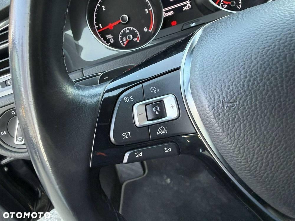 Volkswagen Golf - 22
