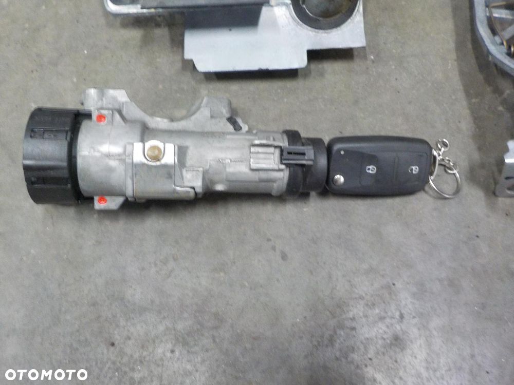 VW T6 STACYJKA  KLAMKA LEWA WKŁADKA TYŁ - 3