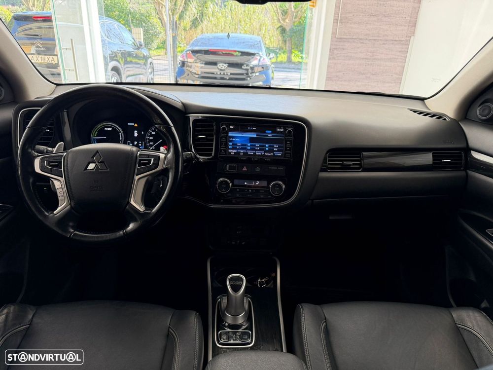 Mitsubishi Outlander 2.0 Instyle Navi - 8