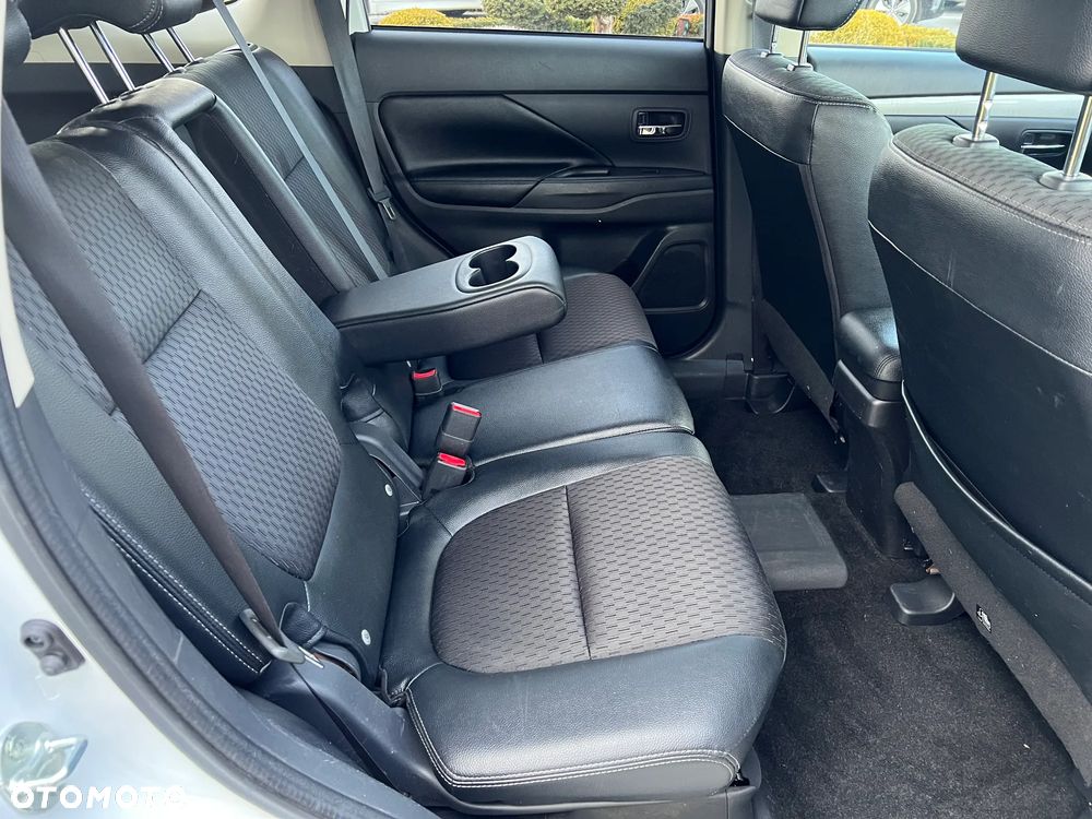 Mitsubishi Outlander 2.0 4WD Plus - 22