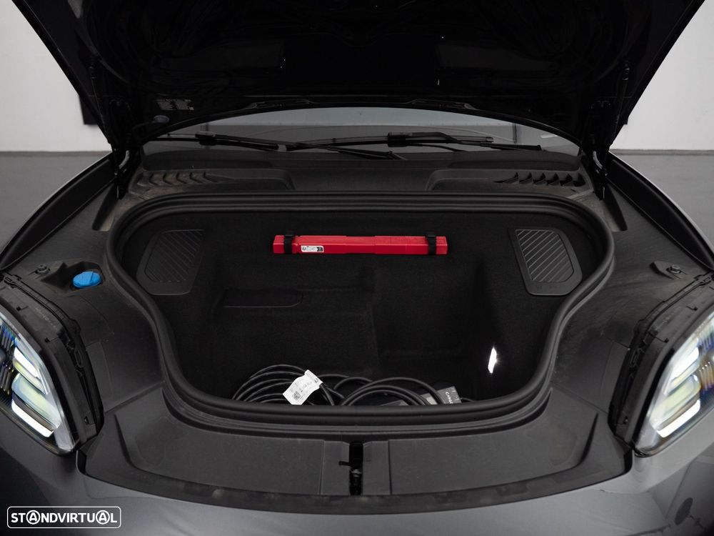 Porsche Macan Electric 4 - 11