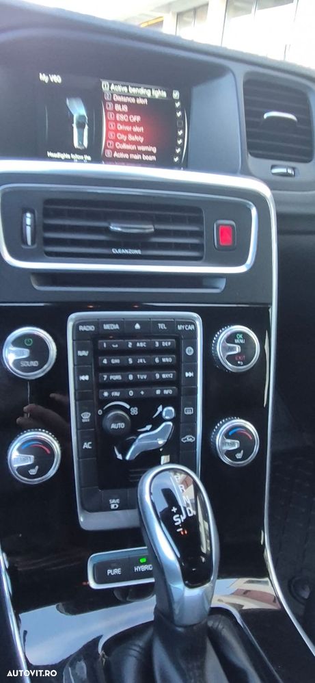 Volvo V60 D6 Plug-In-Hybrid AWD Geartronic Summum - 8
