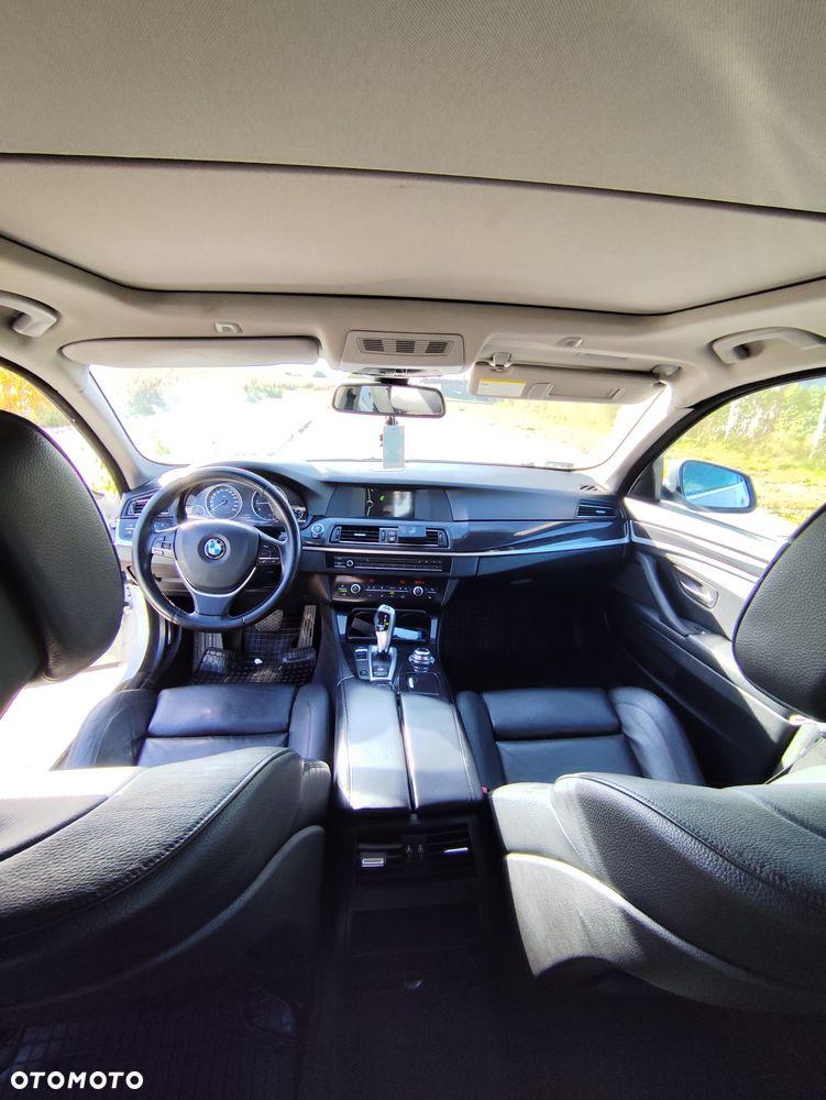BMW Seria 5 525d - 11