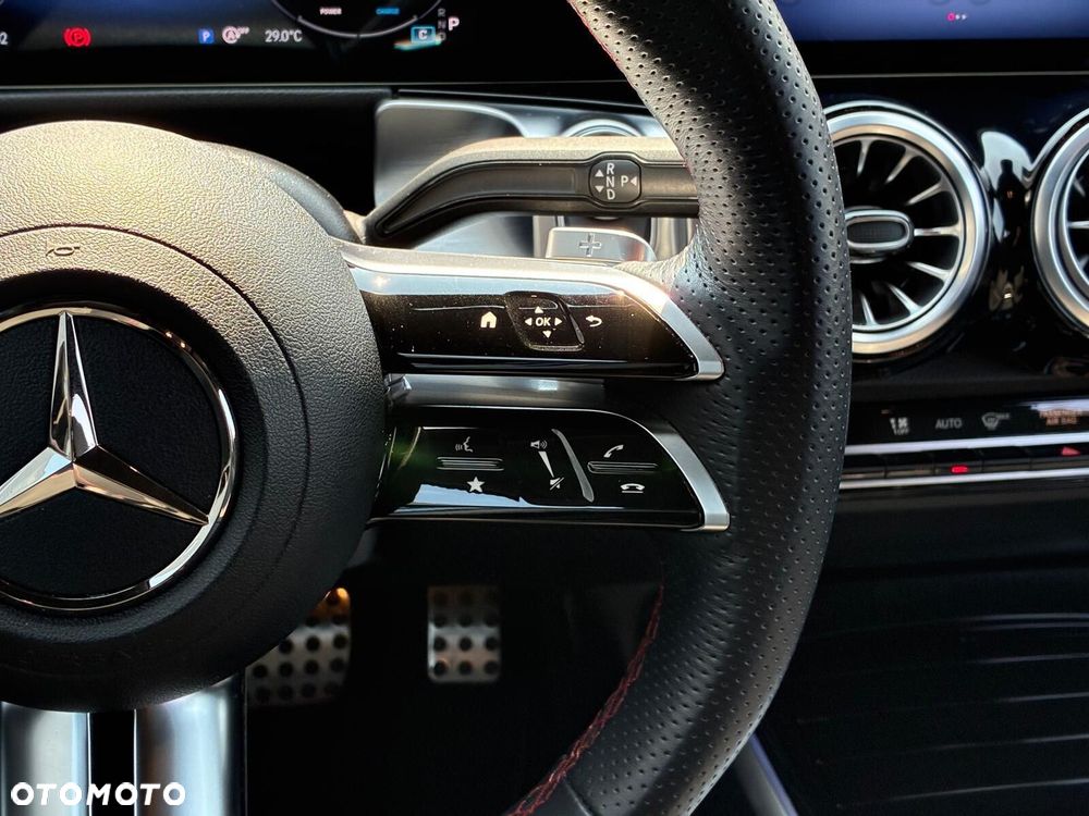 Mercedes-Benz GLB - 12
