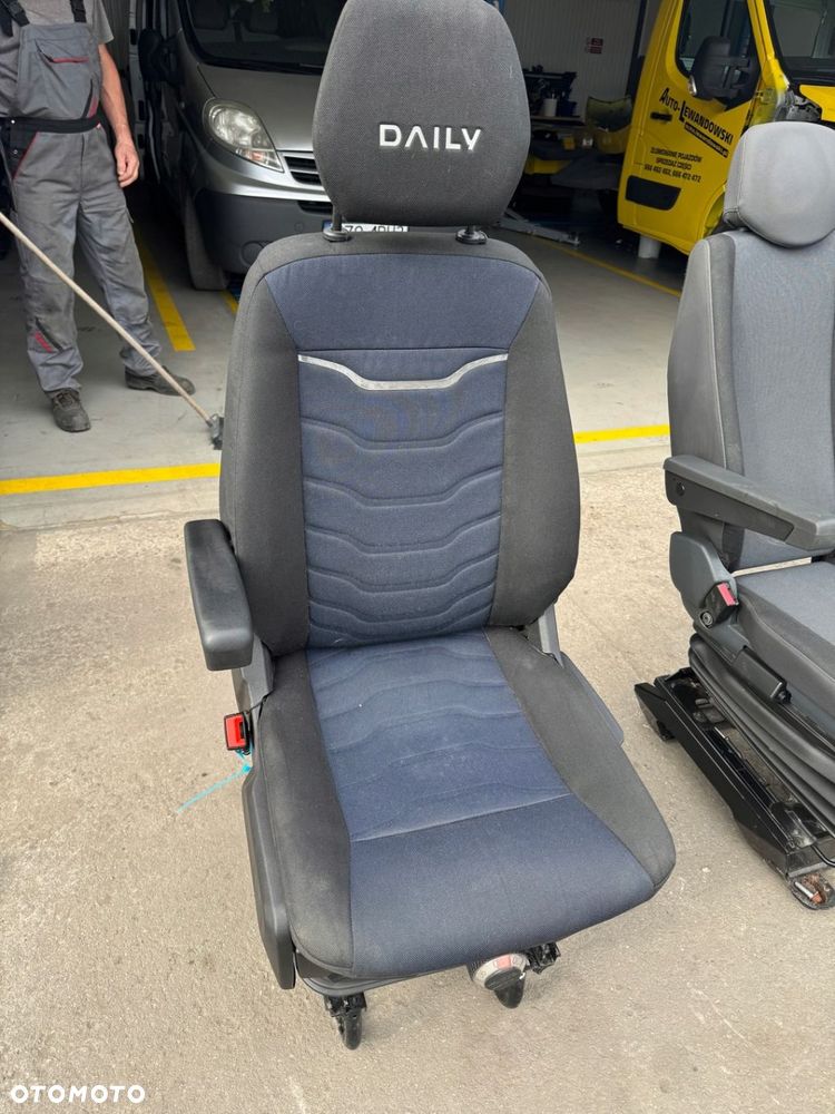 Iveco Daily 35s180 3,0 14-23r fotel lewy pneumatyczny - 2