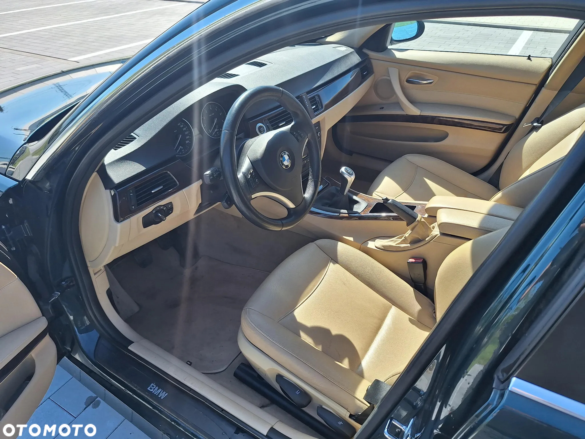 BMW Seria 3 330i Touring - 18