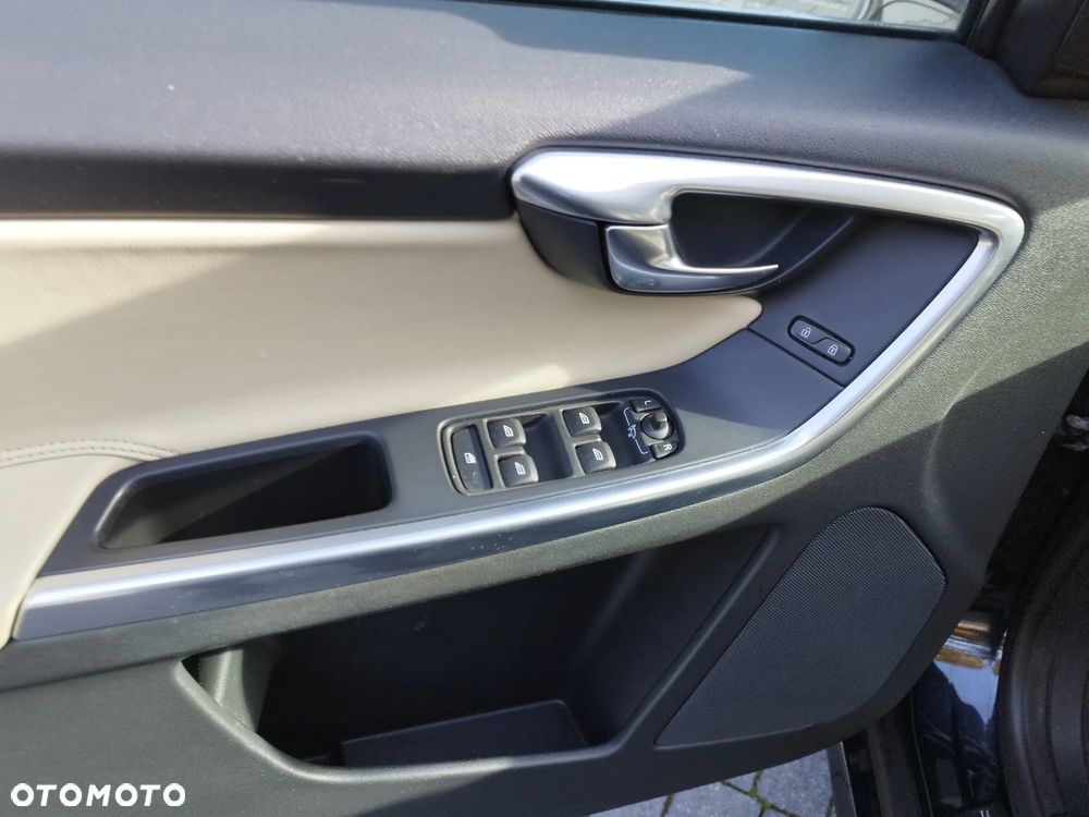 Volvo XC 60 T5 Drive-E R-Design Momentum - 38