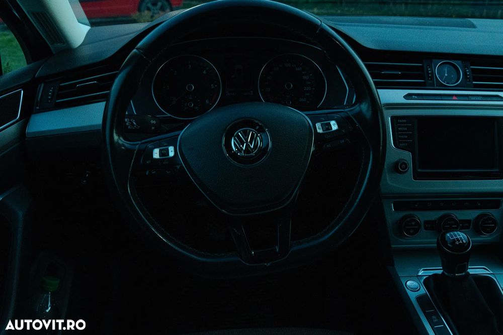 Volkswagen Passat - 11