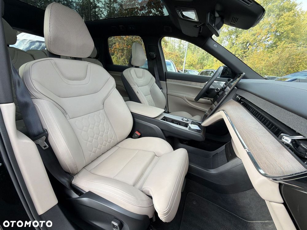 Volvo EX90 - 11