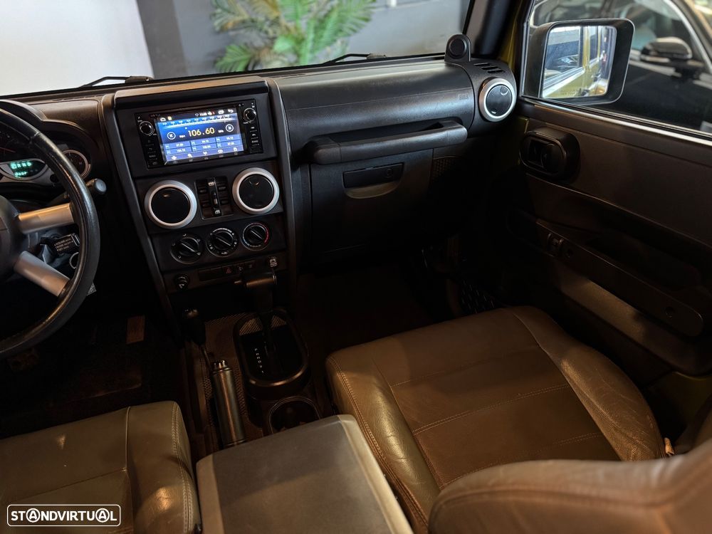 Jeep Wrangler 2.8 CRD ATX Sport - 27
