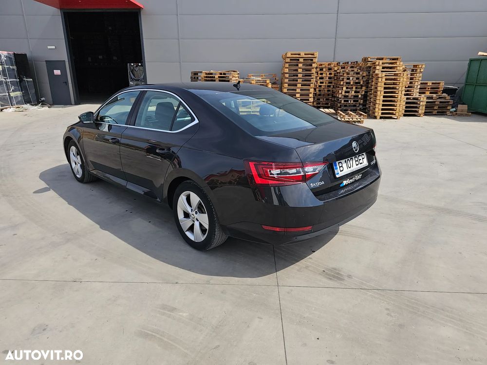 Skoda Superb 2.0 TDI DSG Ambition - 8