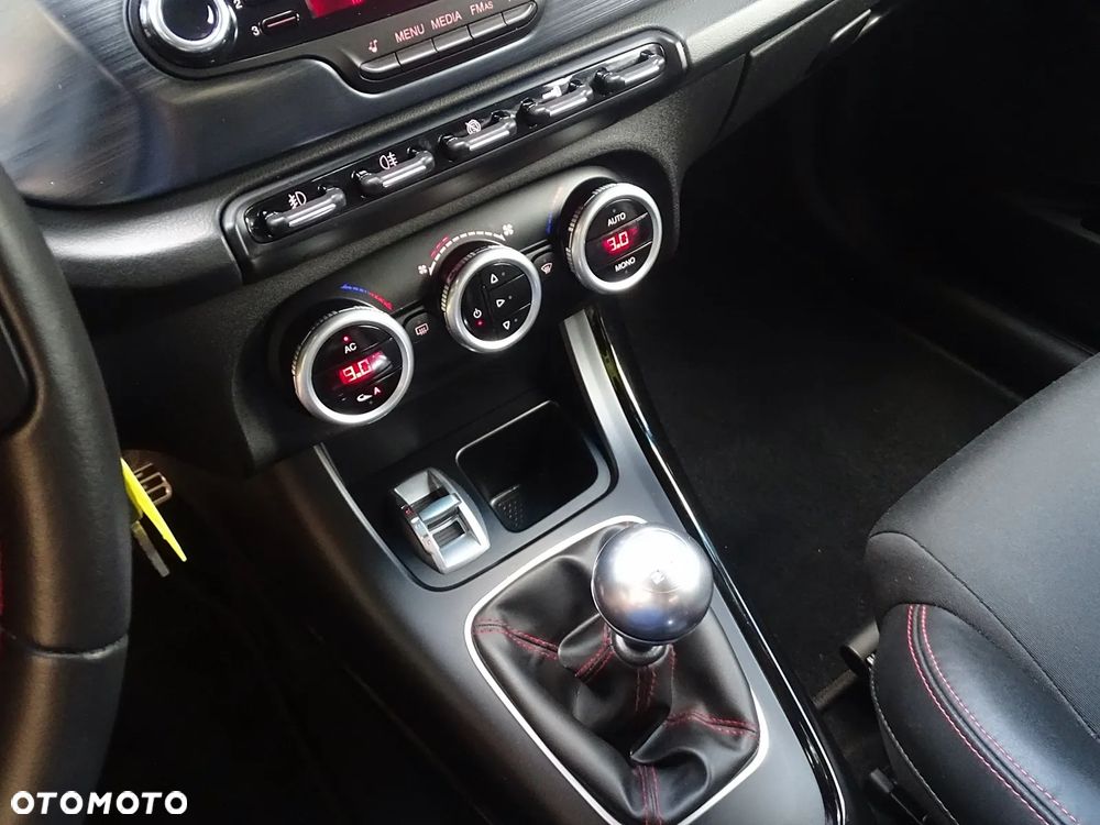 Alfa Romeo Giulietta 1.4 TB 16V Multiair Collezione - 30