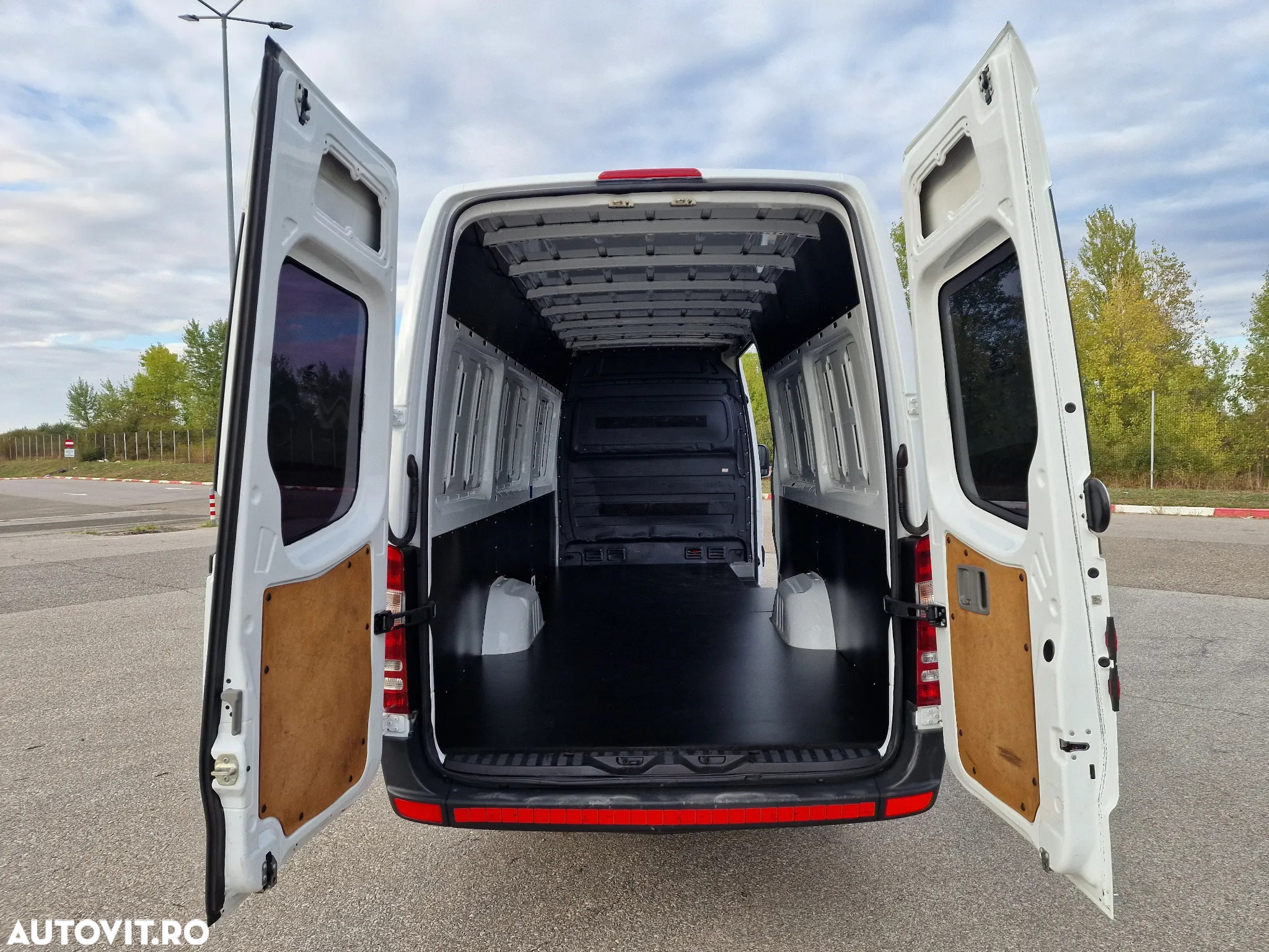 Mercedes-Benz Sprinter - 8