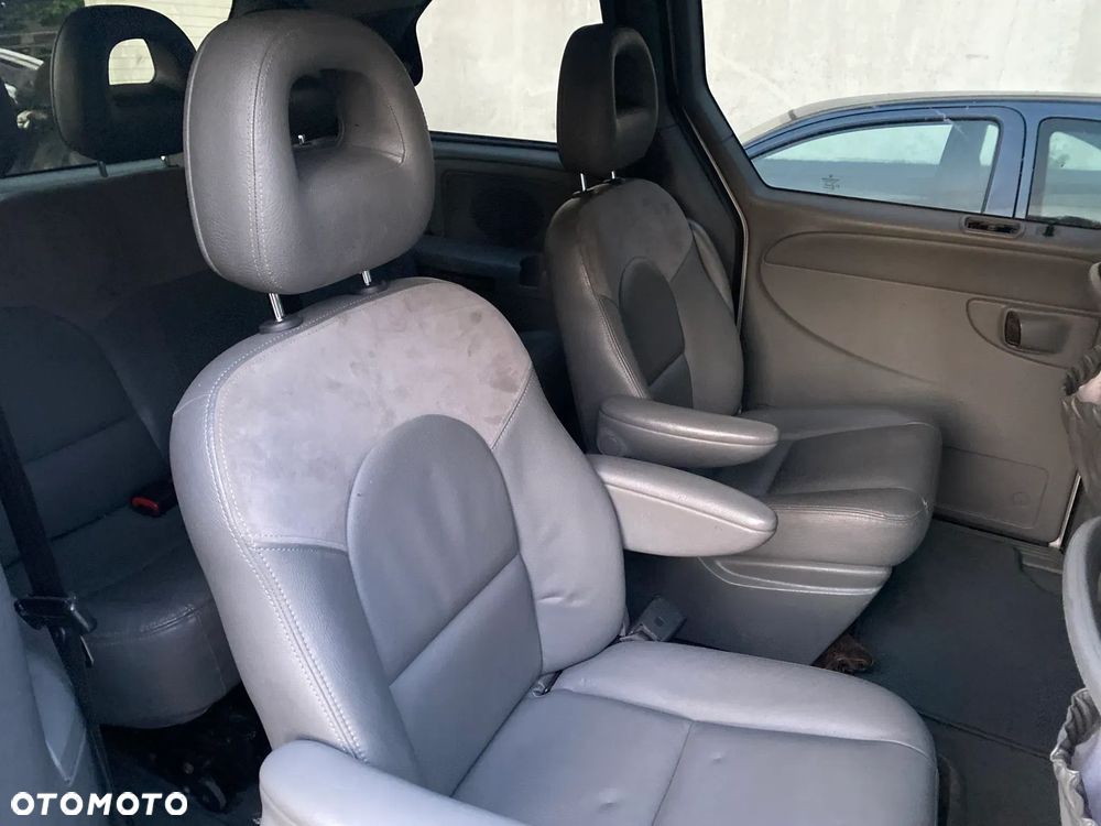 Chrysler Voyager 2.8 CRD LX - 12