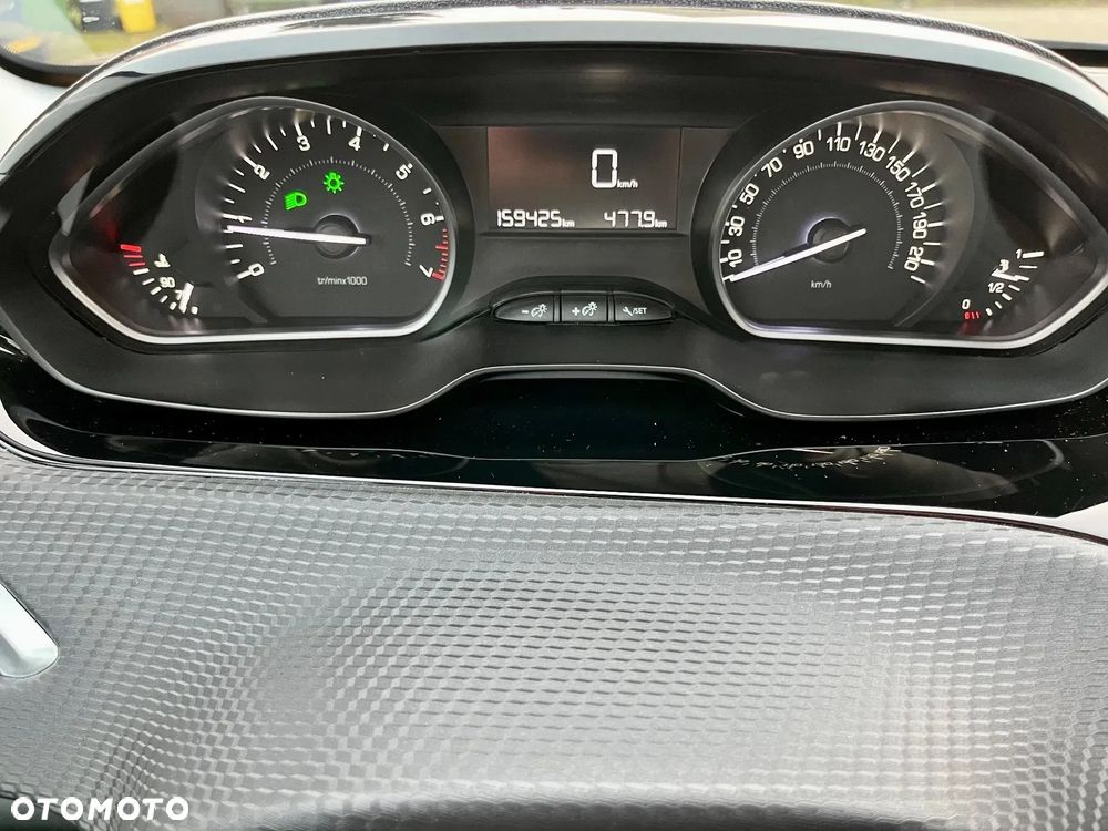 Peugeot 2008 1.2 Pure Tech Style S&S - 29