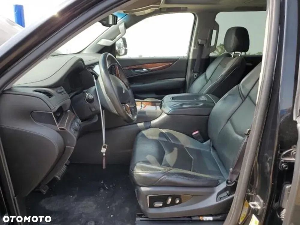 Cadillac Escalade - 11