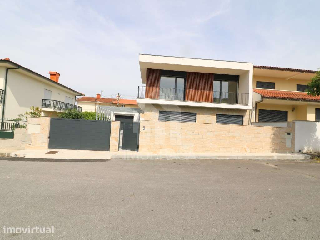 Venda de Moradia Geminada T4 Nova em Palmeira, Braga - Grande imagem: 5/31