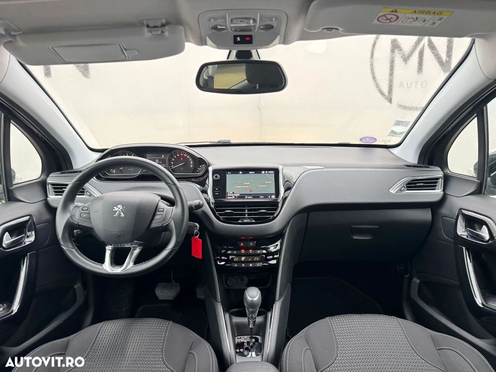 Peugeot 208 1.2 L PureTech Turbo S&S EAT6 Allure - 8