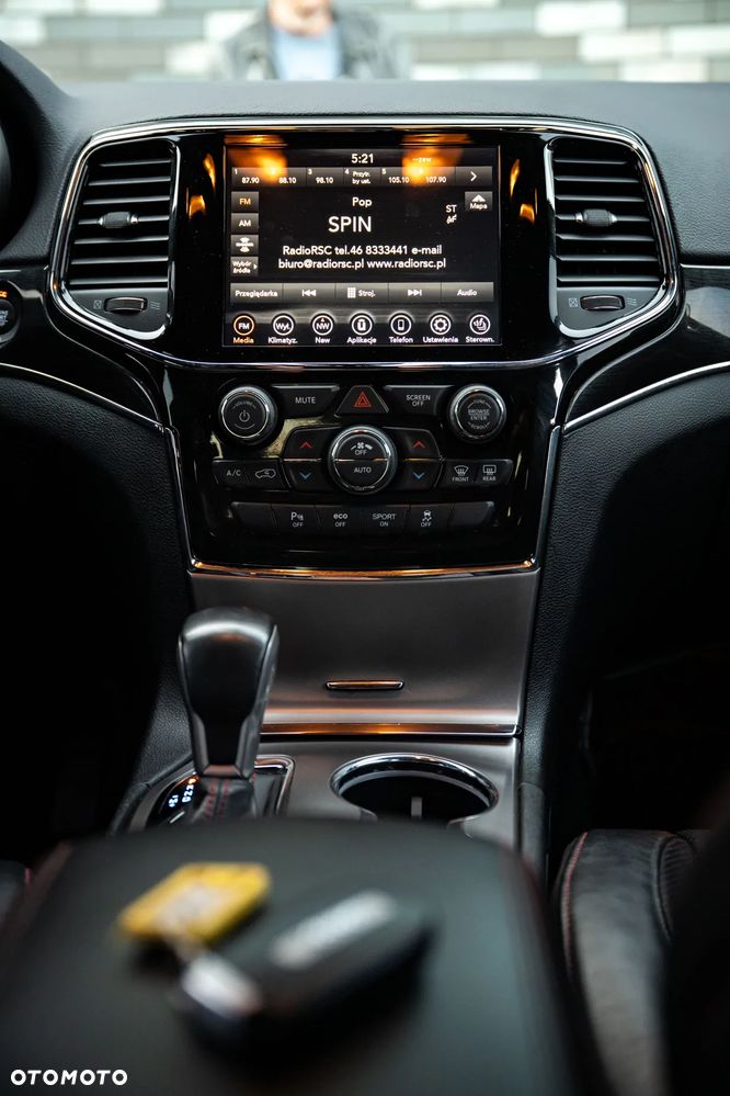 Jeep Grand Cherokee - 26