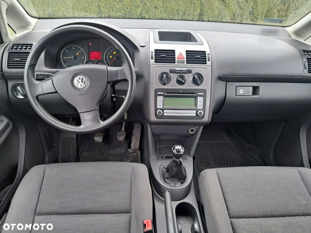 Volkswagen Touran - 3