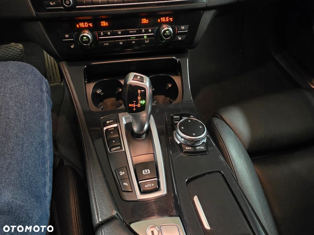 BMW Seria 5 520d xDrive - 14