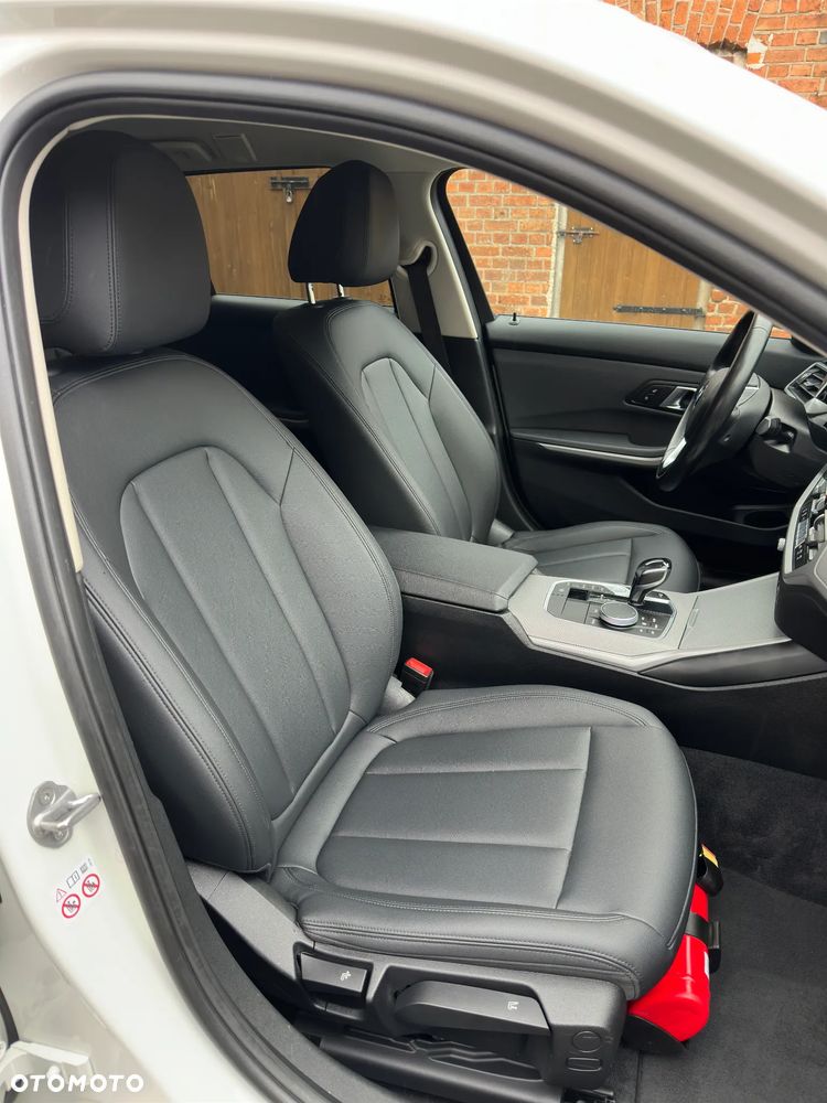 BMW Seria 3 318i Advantage - 17