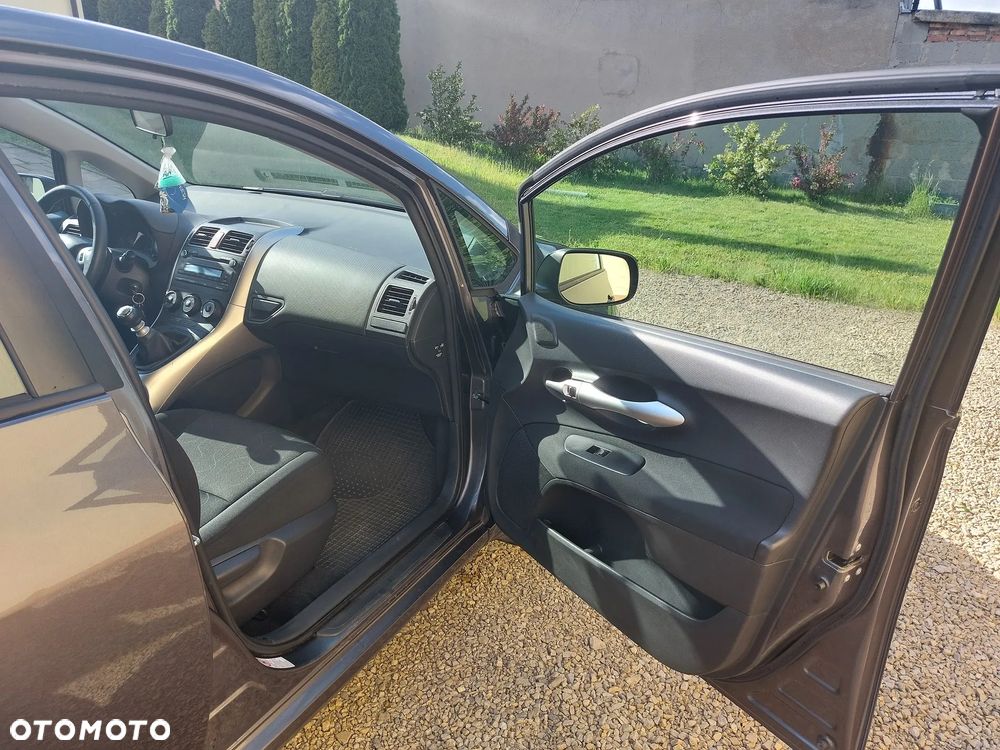 Toyota Auris 1.4 D-4D Terra - 12