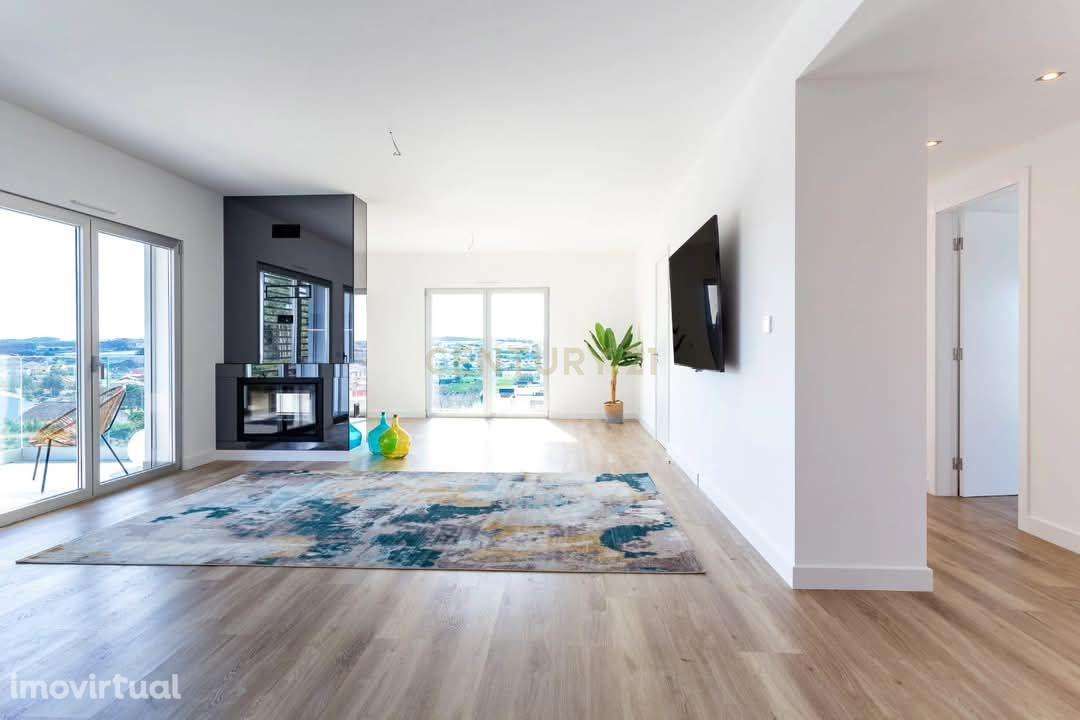 APARTAMENTO T4 NOVO COM VARANDA E TERRAÇO - Grande imagem: 2/45