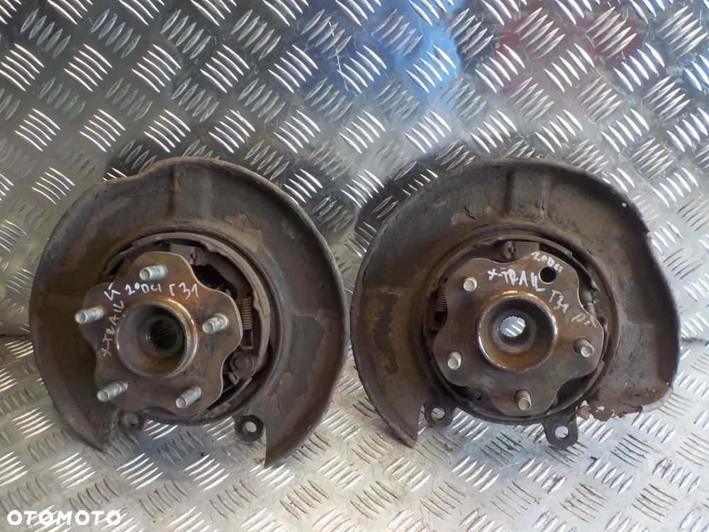 NISSAN X-TRAIL T31 PIASTA LEWY LUB PRAWY TYŁ