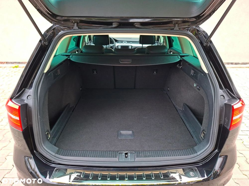Volkswagen Passat 2.0 TDI (BlueMotion Technology) Highline - 28