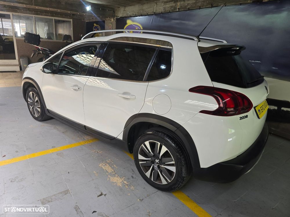 Peugeot 2008 1.2 PureTech Allure - 4