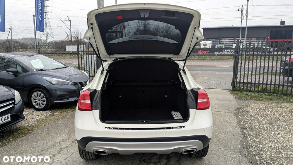 Mercedes-Benz GLA - 27