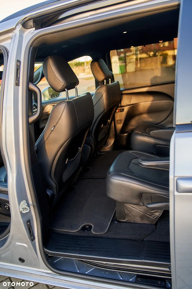 Chrysler Pacifica - 24