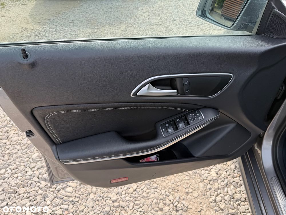 Mercedes-Benz CLA 180 Urban - 29