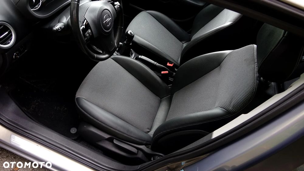 Opel Corsa 1.2 16V Cosmo - 4