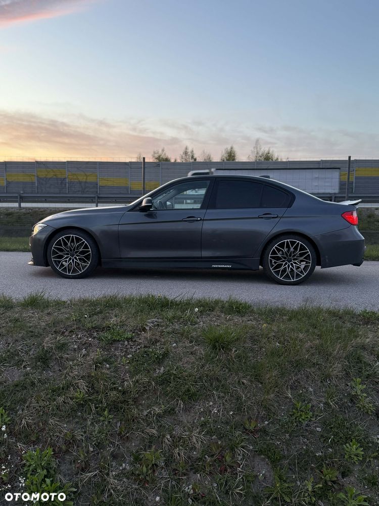 BMW Seria 3 320i - 4