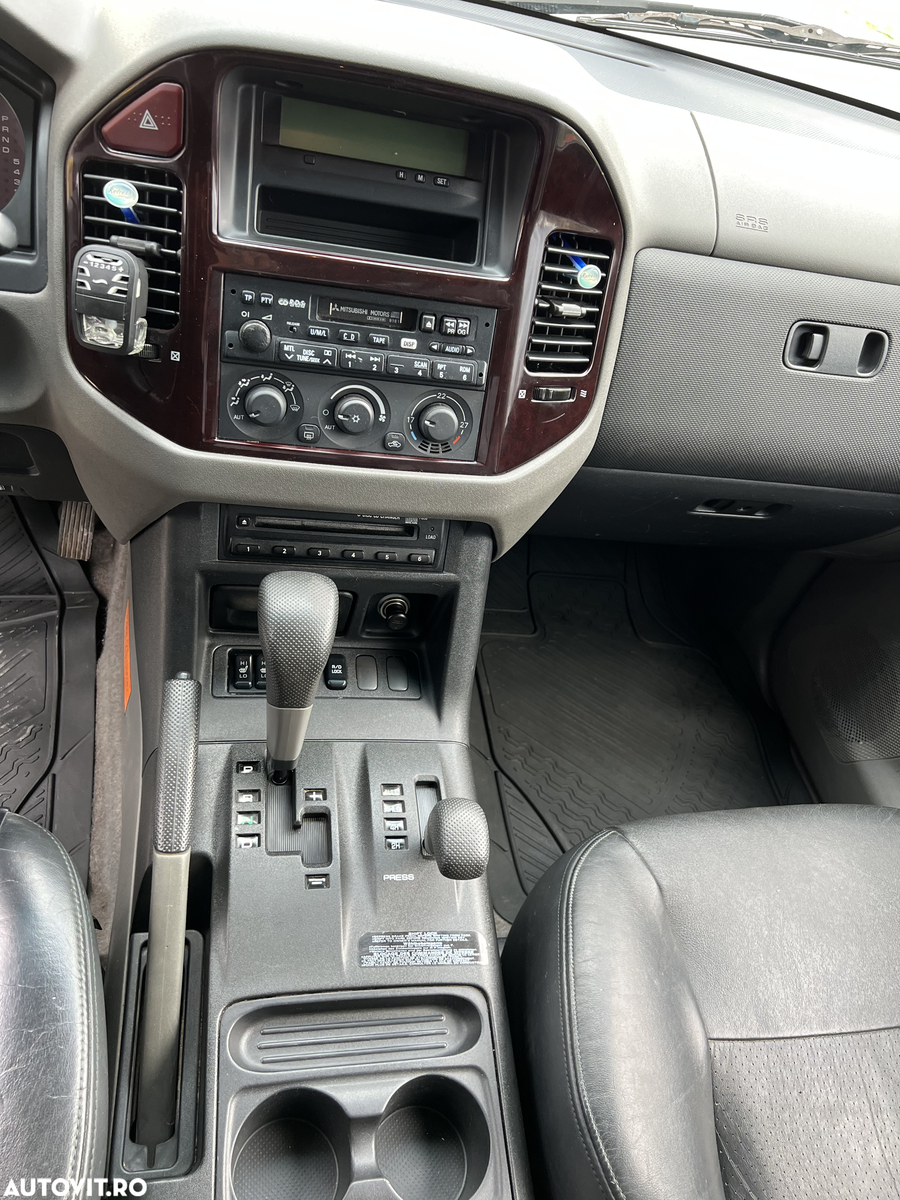 Mitsubishi Pajero - 8