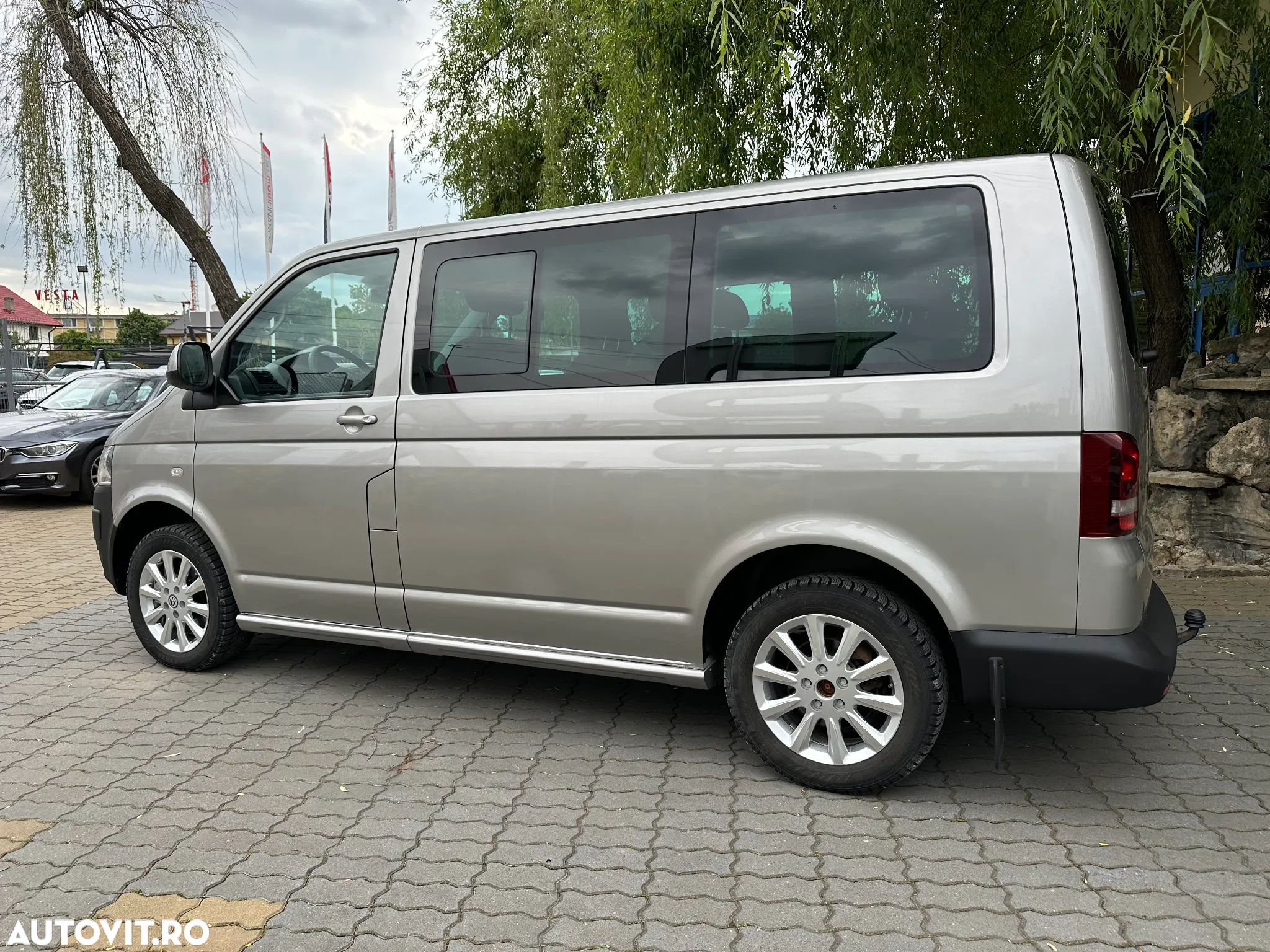 Volkswagen Multivan - 13