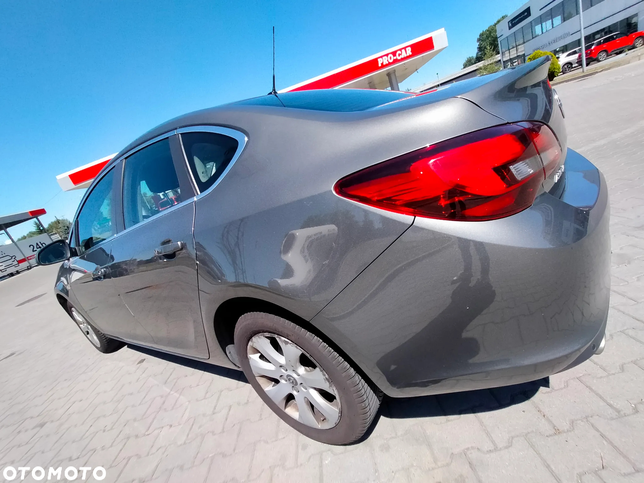 Opel Astra IV 1.4 T Business EU6 - 5